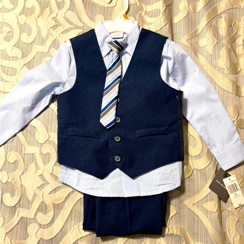 Van Heusen 4-piece boys suit - size 3T
